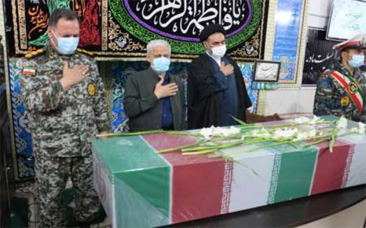کارکنان گروه پدافندهوایی حضرت معصومه (س) قم با شهید گمنام وداع کردند کارکنان گروه پدافندهوایی حضرت معصومه (س) قم با شهید گمنام وداع کردند